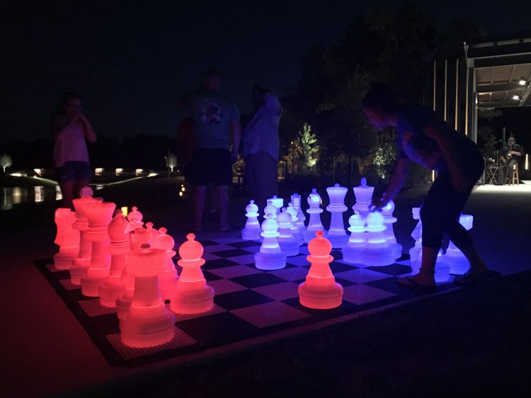 Play a life-size game of chess or relax on one of our lounge chairs for a  day full of romance right on property at Ara Rooftop. ❤️ Can't…